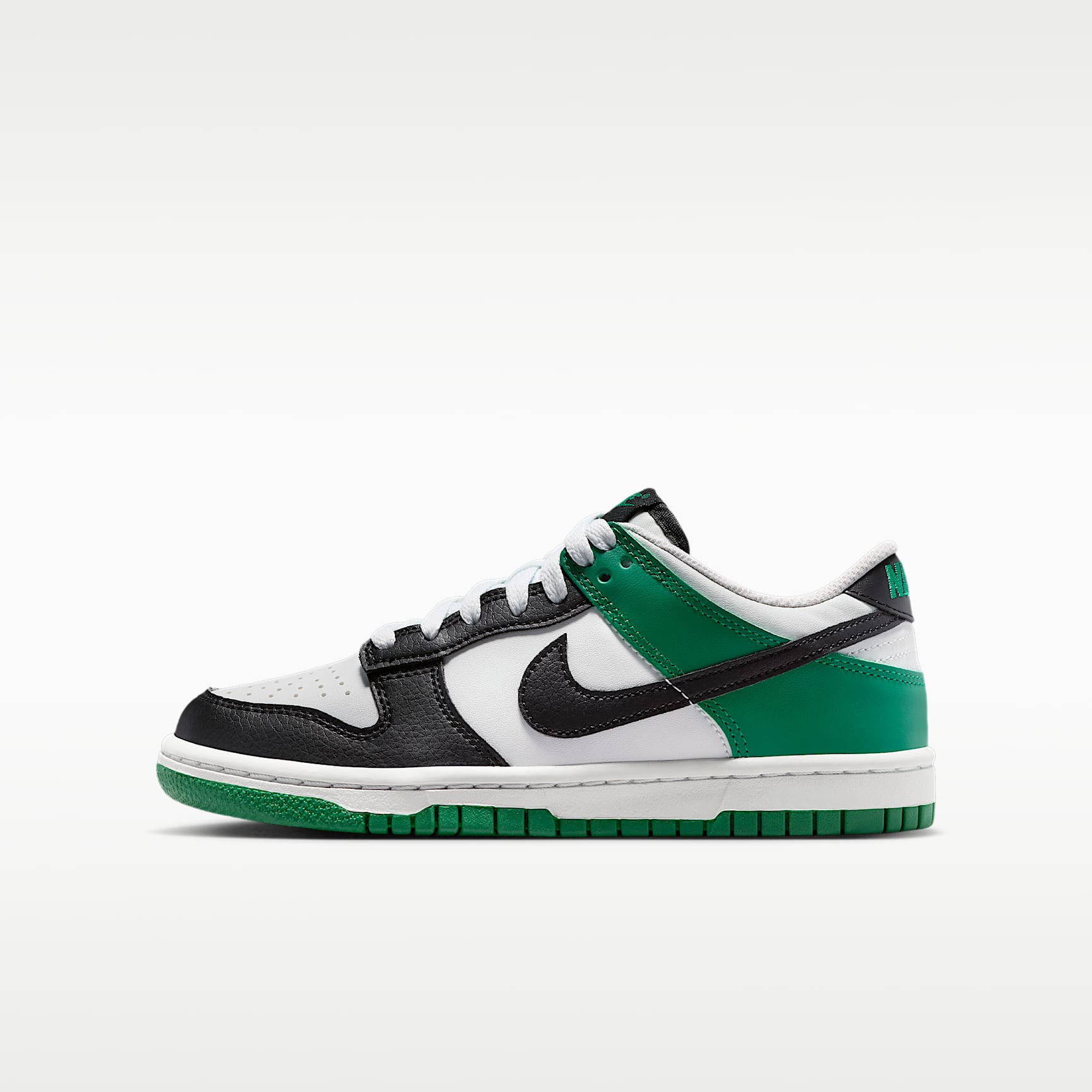 Nike Dunk Low Older Kids' Shoes. Nike SG